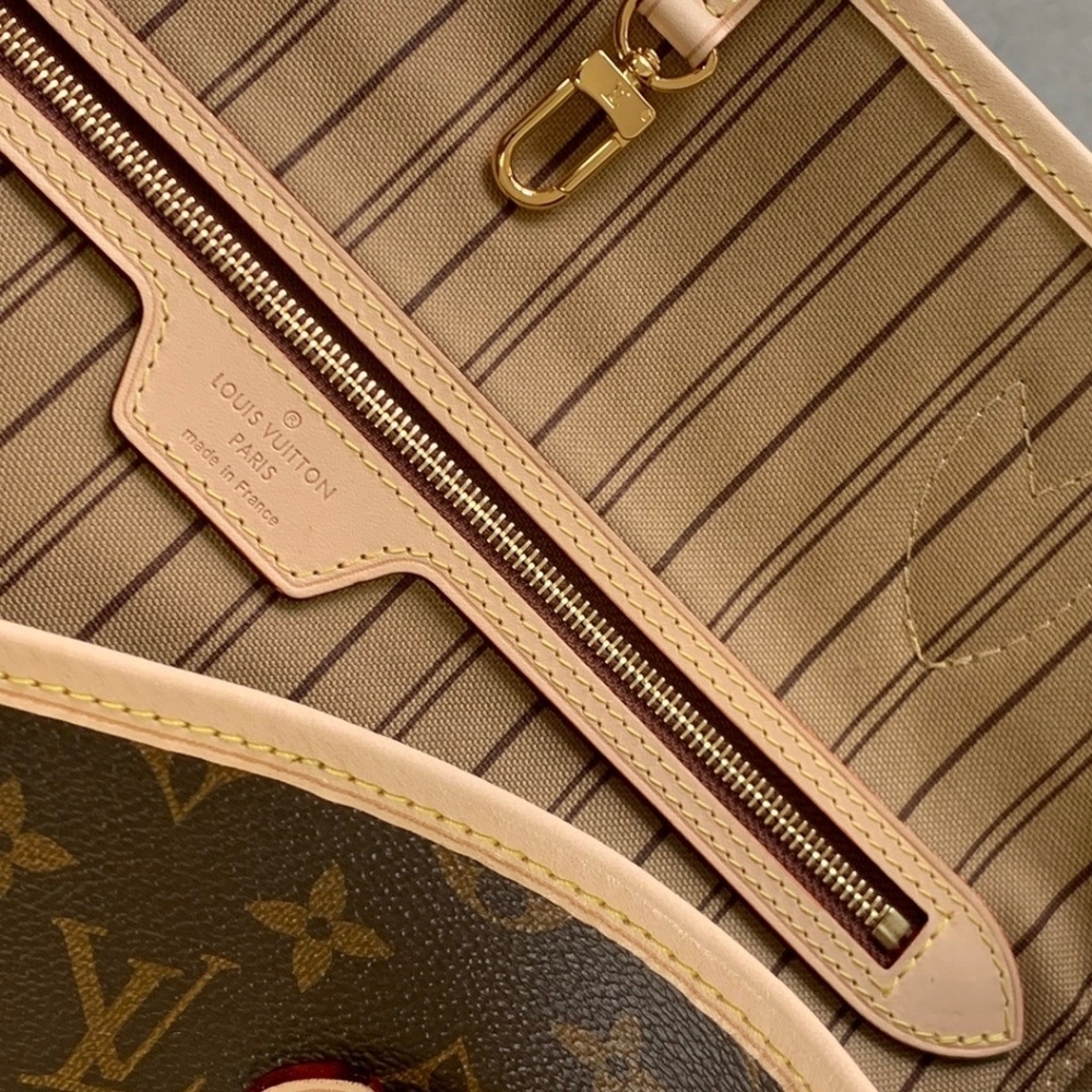 Louis Vuitton Neverfull GM Bag - Picture 3 of 6